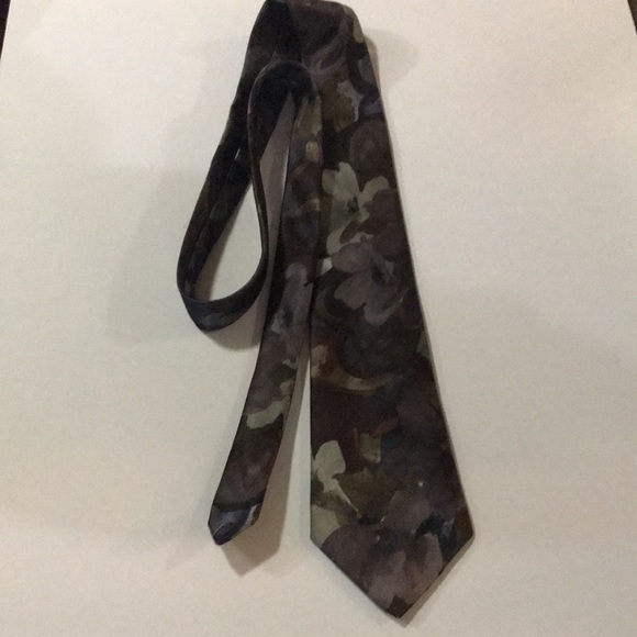 Purple Floral Tie - Picture 5 of 10